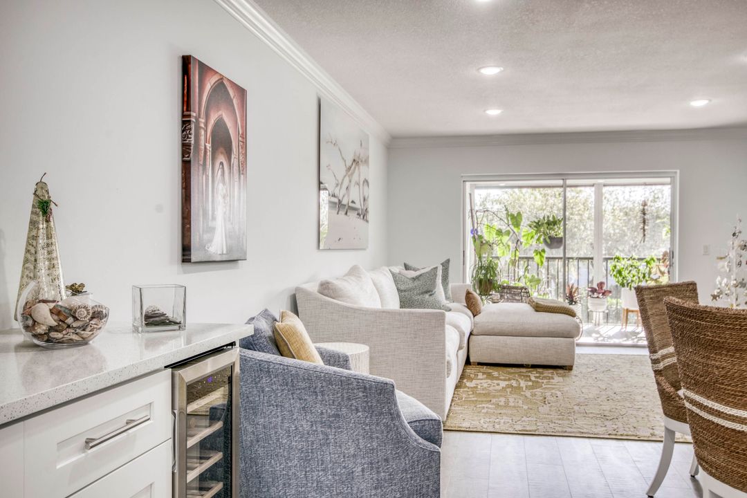 For Sale: $259,000 (2 beds, 2 baths, 1044 Square Feet)