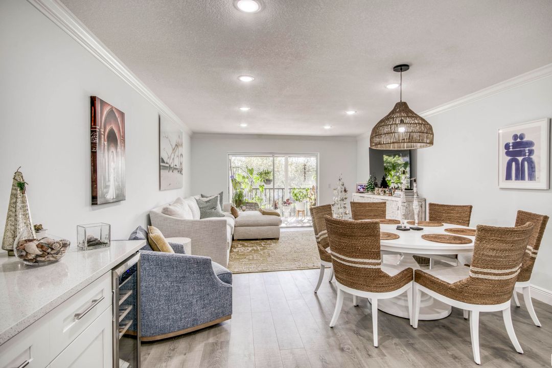 For Sale: $259,000 (2 beds, 2 baths, 1044 Square Feet)