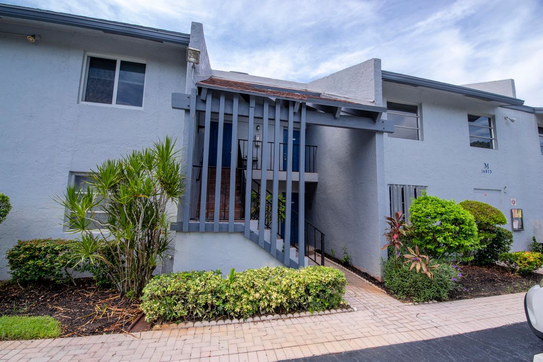 For Sale: $259,000 (2 beds, 2 baths, 1044 Square Feet)