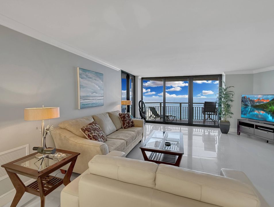 合同活跃: $7,500 (2 贝兹, 2 浴室, 1589 平方英尺)