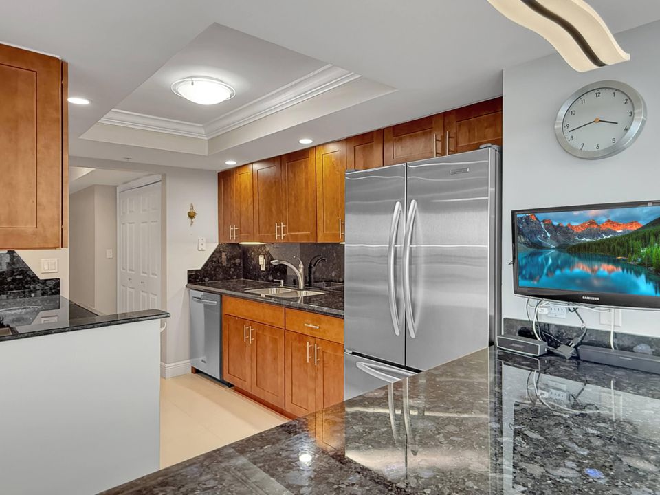 合同活跃: $7,500 (2 贝兹, 2 浴室, 1589 平方英尺)