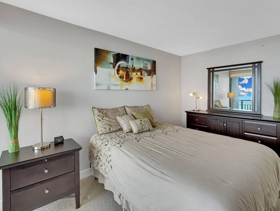 合同活跃: $7,500 (2 贝兹, 2 浴室, 1589 平方英尺)