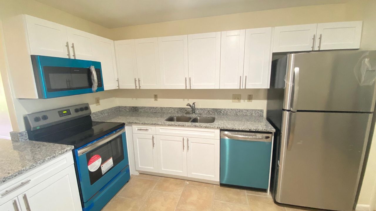 For Rent: $1,900 (2 beds, 2 baths, 1070 Square Feet)