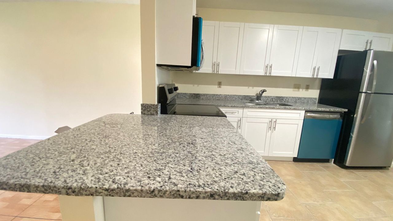 For Rent: $1,900 (2 beds, 2 baths, 1070 Square Feet)