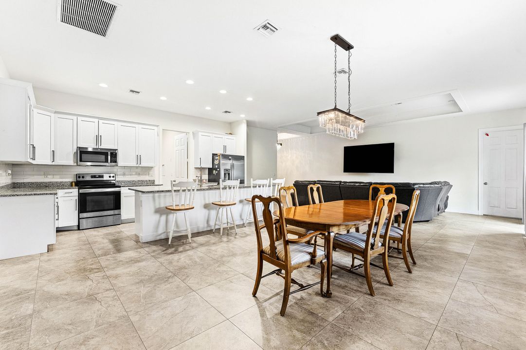 待售: $550,000 (3 贝兹, 2 浴室, 2335 平方英尺)