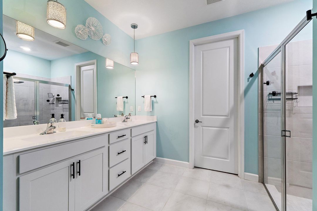 待售: $464,900 (4 贝兹, 2 浴室, 2240 平方英尺)