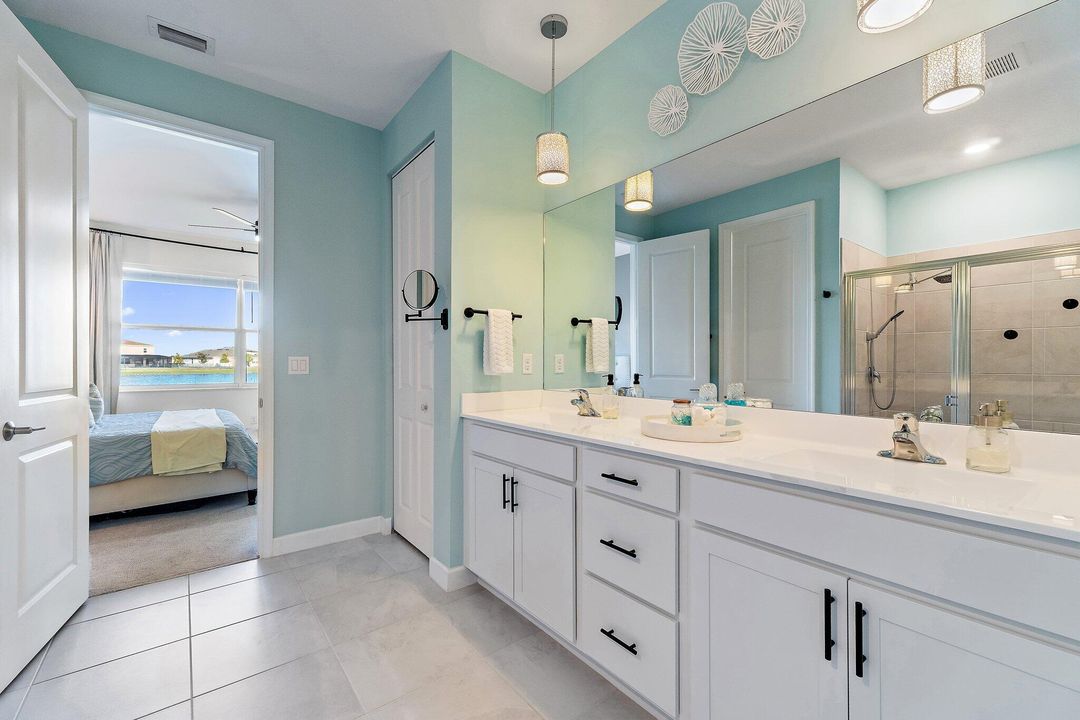 待售: $464,900 (4 贝兹, 2 浴室, 2240 平方英尺)