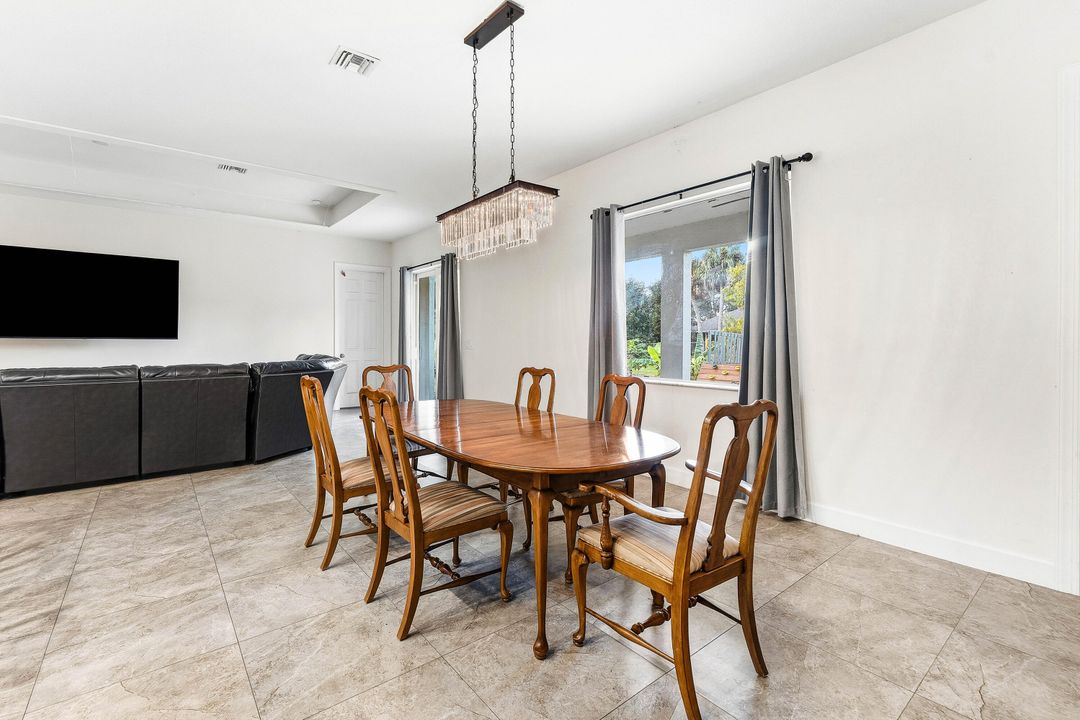 待售: $550,000 (3 贝兹, 2 浴室, 2335 平方英尺)