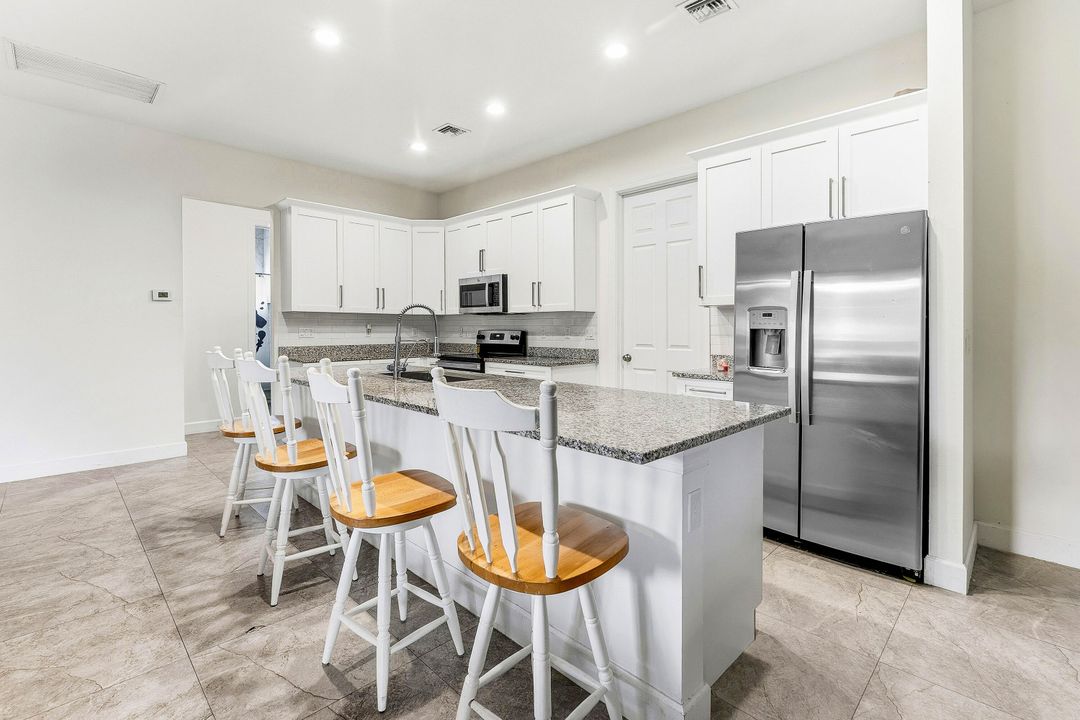 待售: $550,000 (3 贝兹, 2 浴室, 2335 平方英尺)