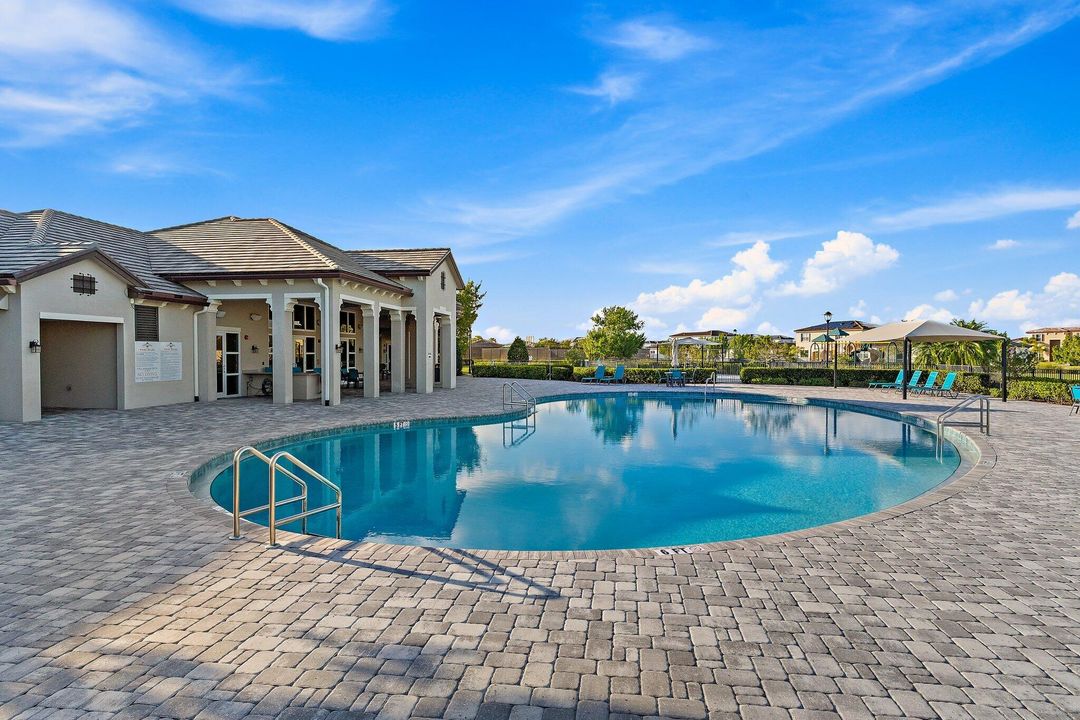 待售: $464,900 (4 贝兹, 2 浴室, 2240 平方英尺)