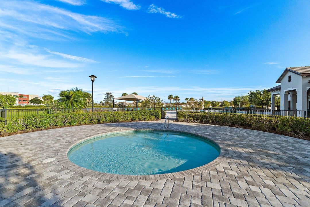 待售: $464,900 (4 贝兹, 2 浴室, 2240 平方英尺)