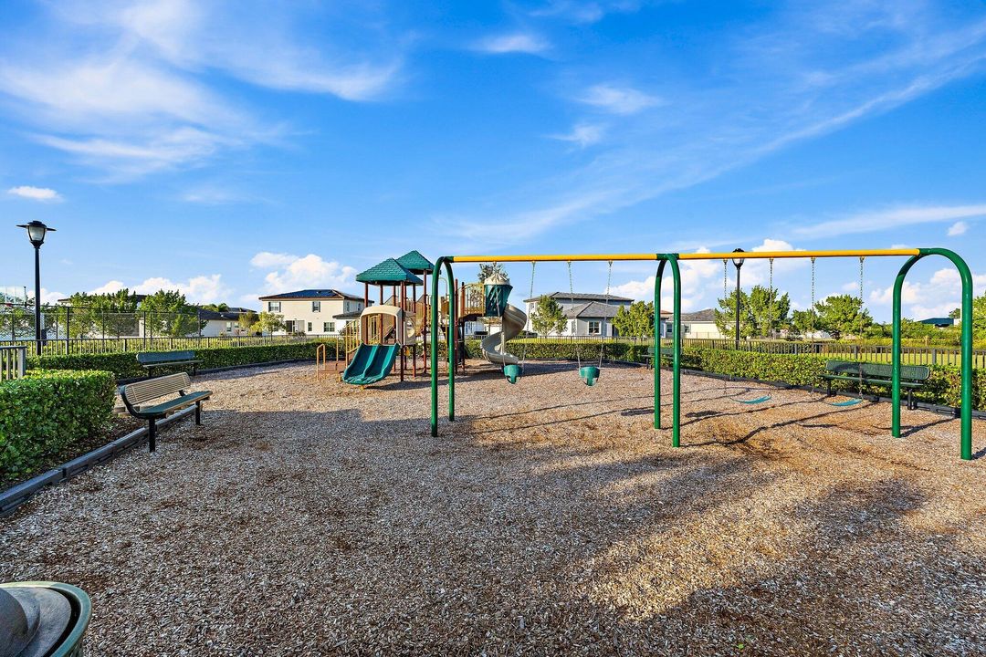 待售: $464,900 (4 贝兹, 2 浴室, 2240 平方英尺)