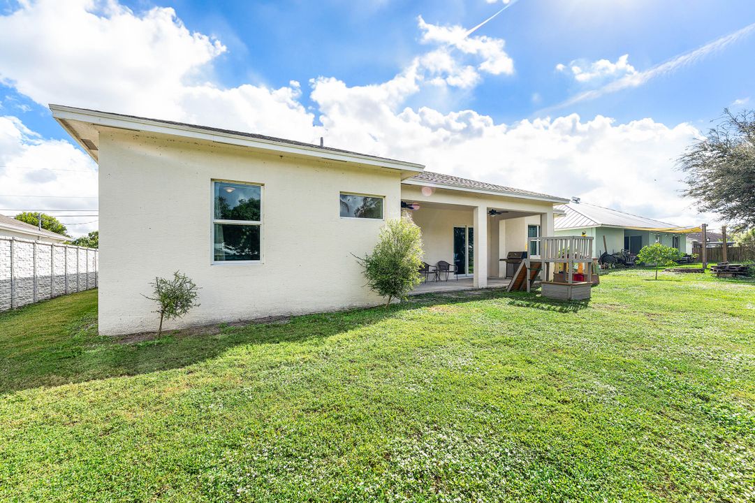 待售: $550,000 (3 贝兹, 2 浴室, 2335 平方英尺)