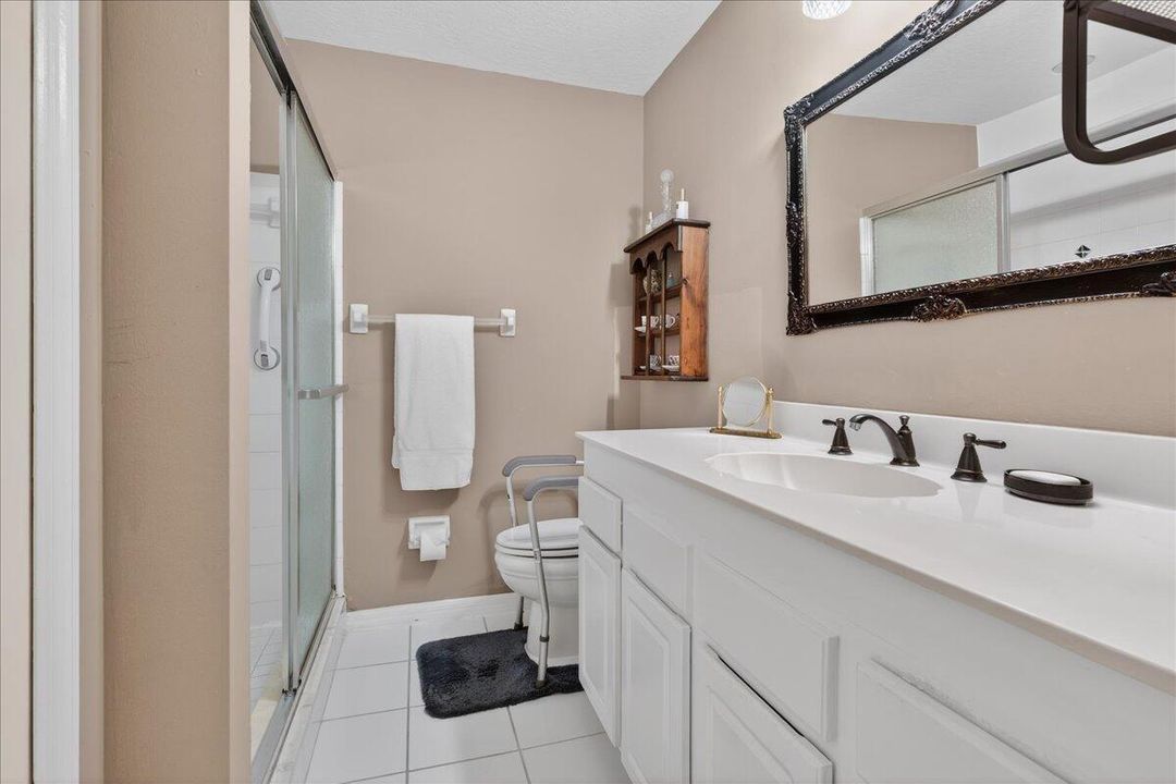 待售: $210,000 (2 贝兹, 2 浴室, 1135 平方英尺)