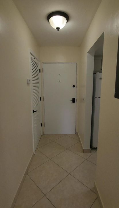 For Rent: $1,800 (1 beds, 1 baths, 662 Square Feet)