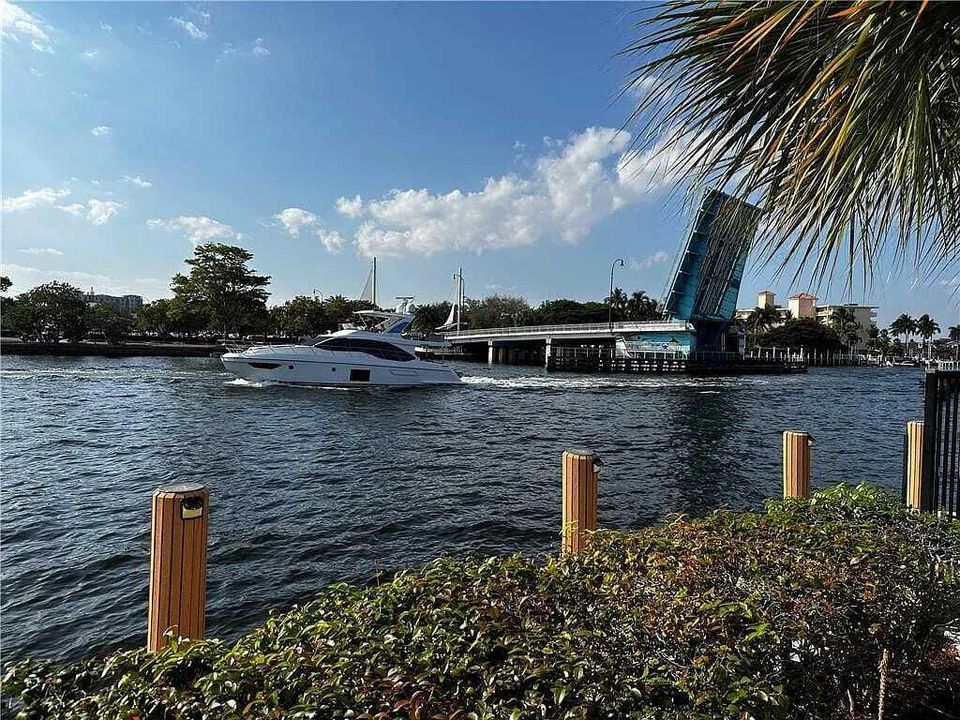 For Rent: $1,800 (1 beds, 1 baths, 662 Square Feet)