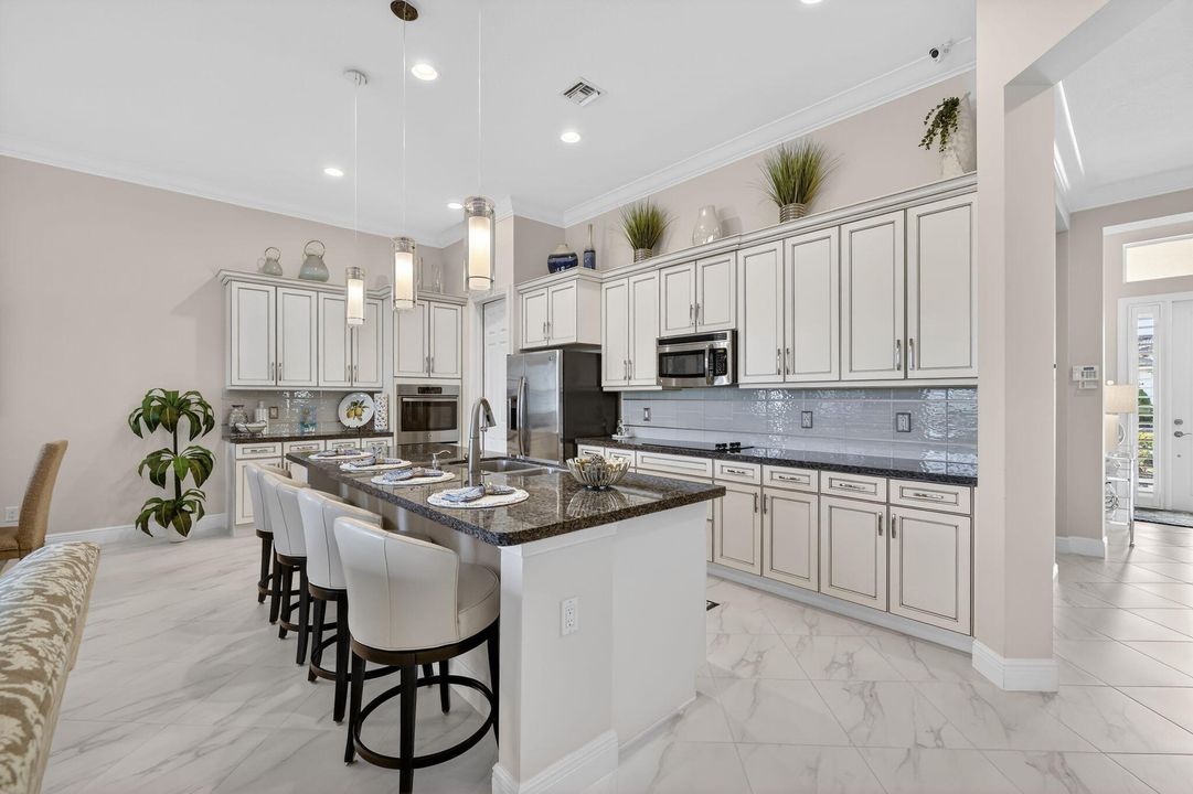 待售: $569,000 (2 贝兹, 2 浴室, 1932 平方英尺)