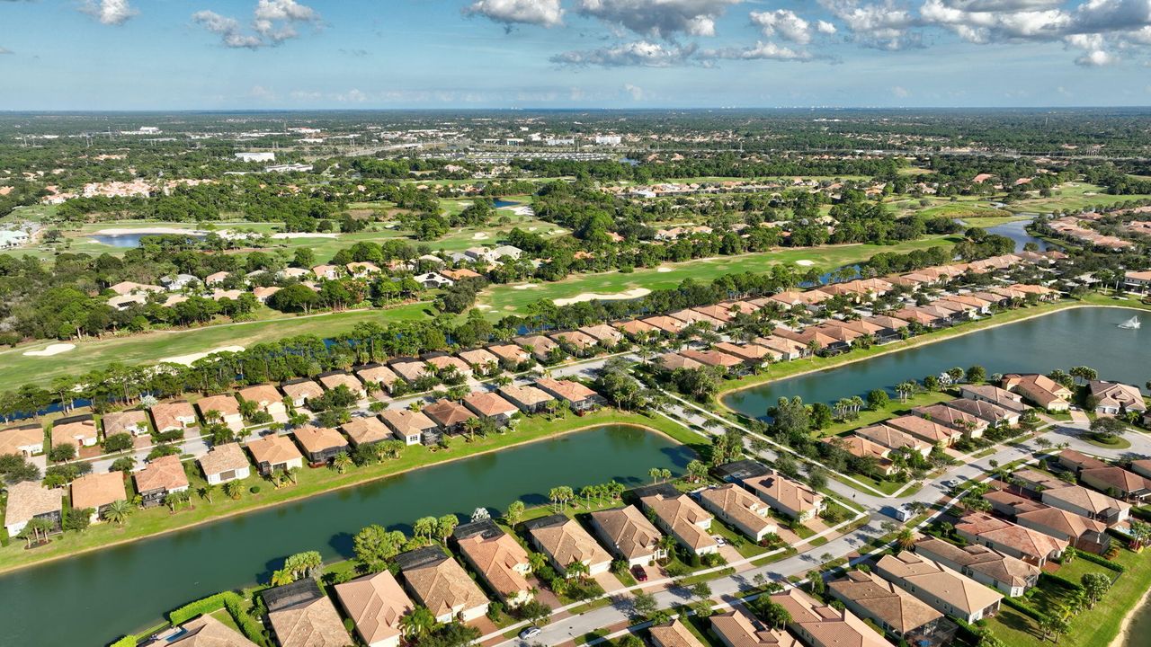 待售: $569,000 (2 贝兹, 2 浴室, 1932 平方英尺)