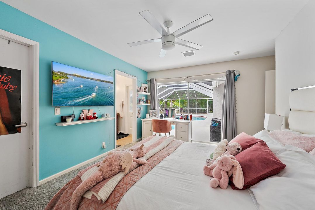 合同活跃: $1,235,000 (4 贝兹, 3 浴室, 2312 平方英尺)