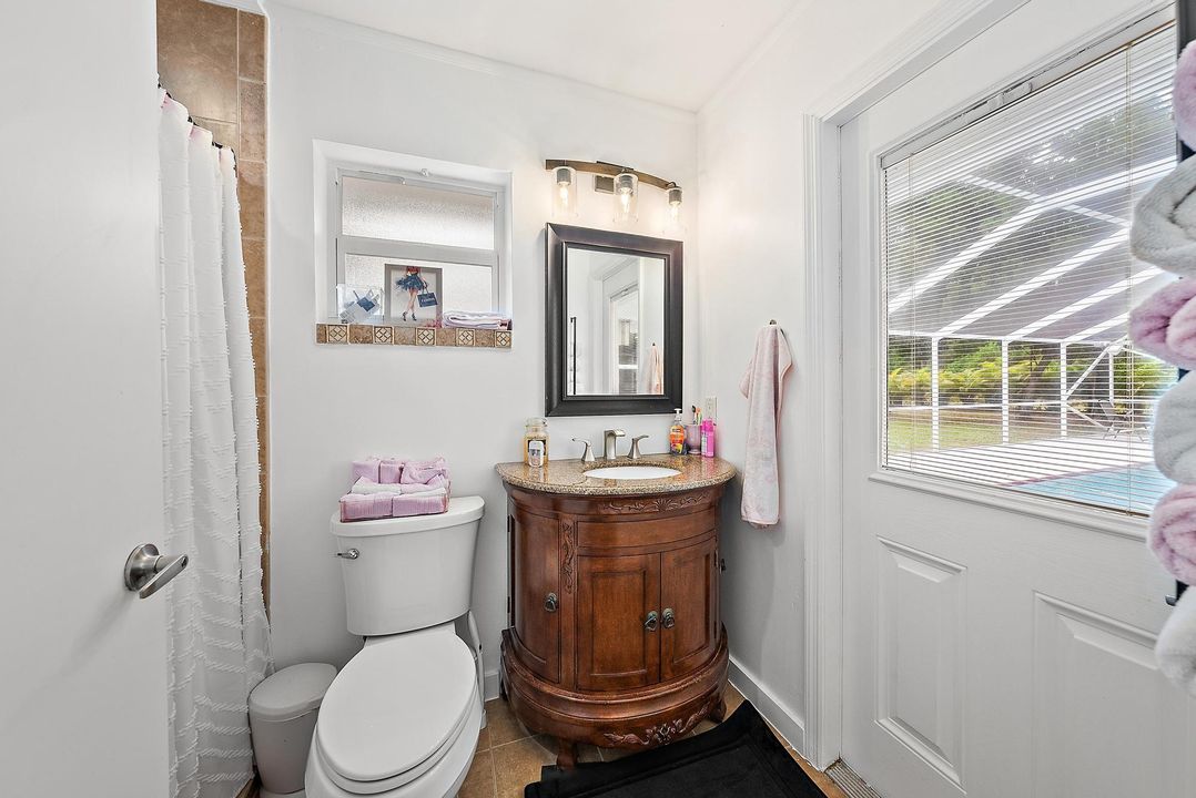 合同活跃: $1,235,000 (4 贝兹, 3 浴室, 2312 平方英尺)