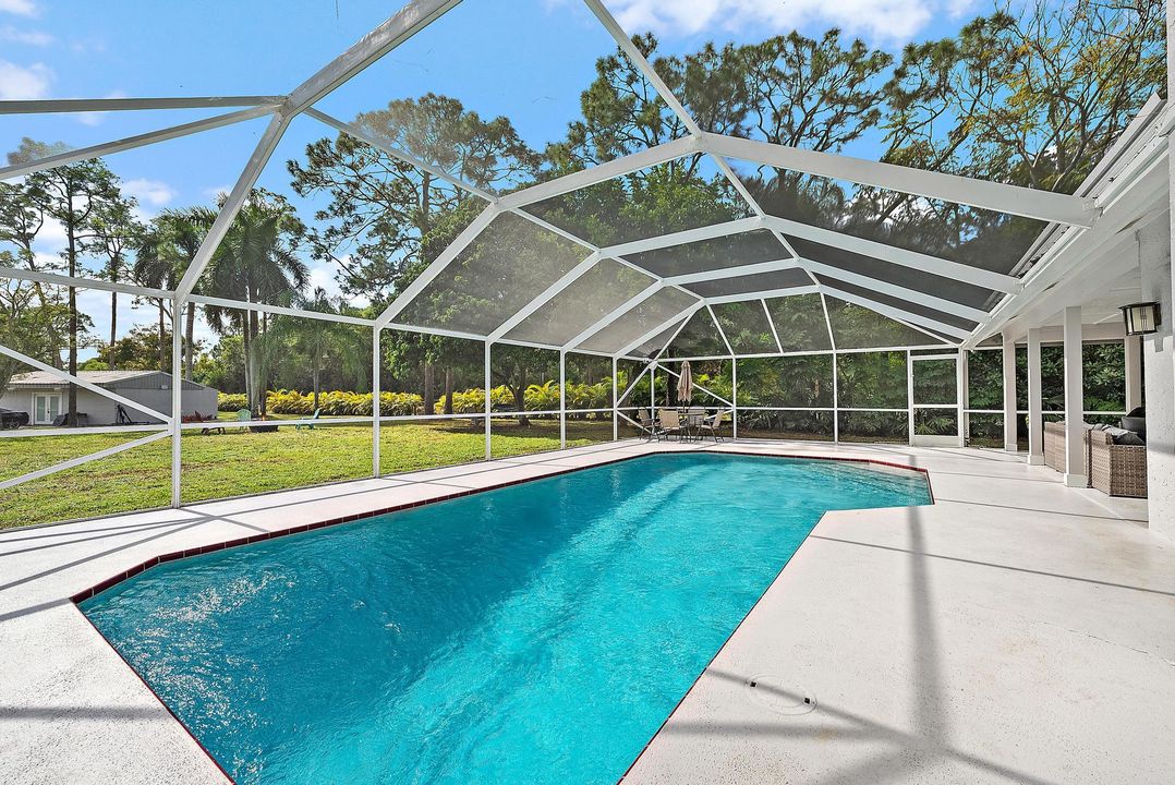 合同活跃: $1,235,000 (4 贝兹, 3 浴室, 2312 平方英尺)