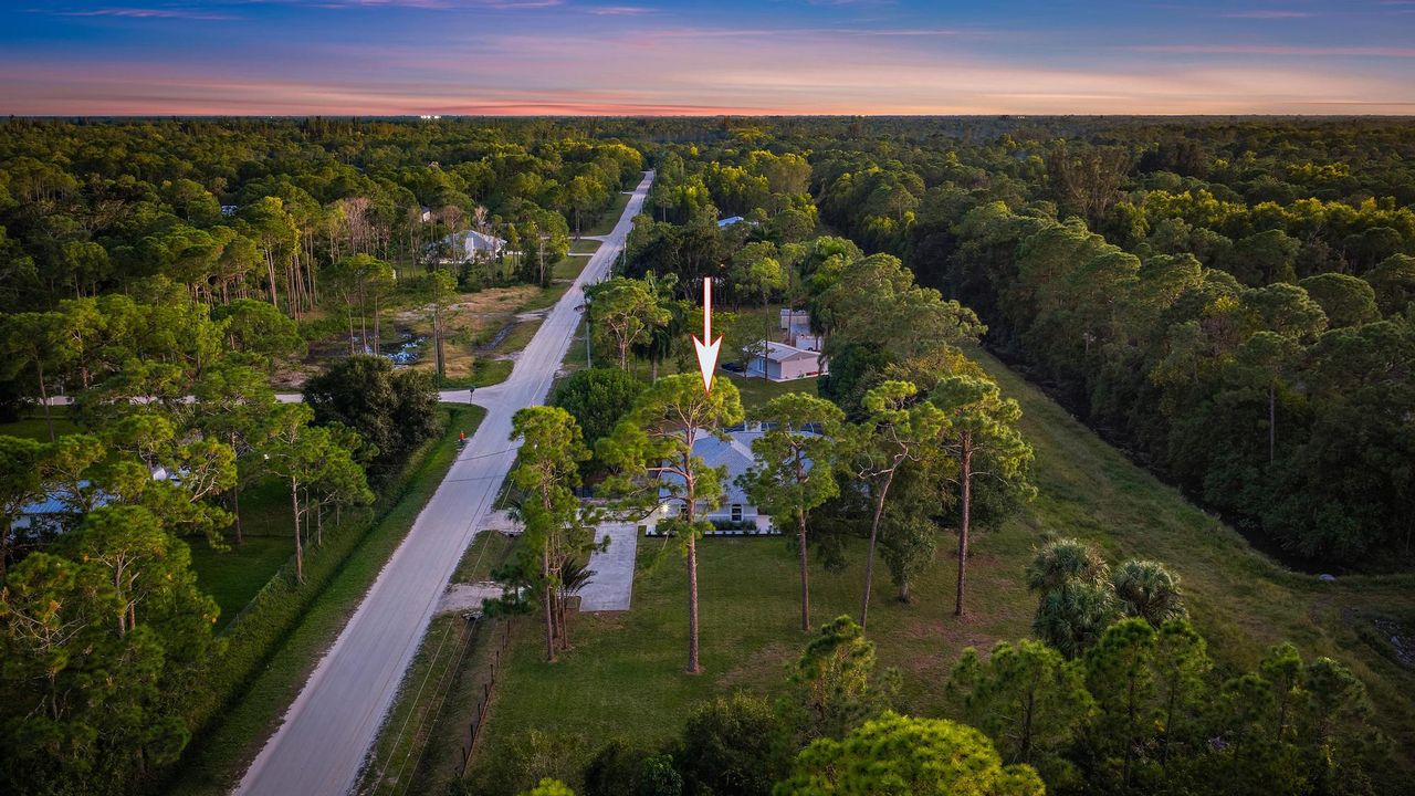 合同活跃: $1,235,000 (4 贝兹, 3 浴室, 2312 平方英尺)