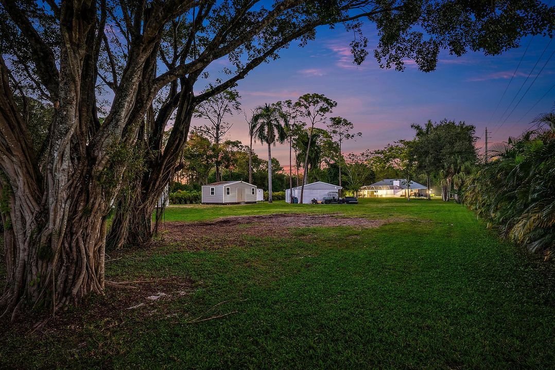 合同活跃: $1,235,000 (4 贝兹, 3 浴室, 2312 平方英尺)