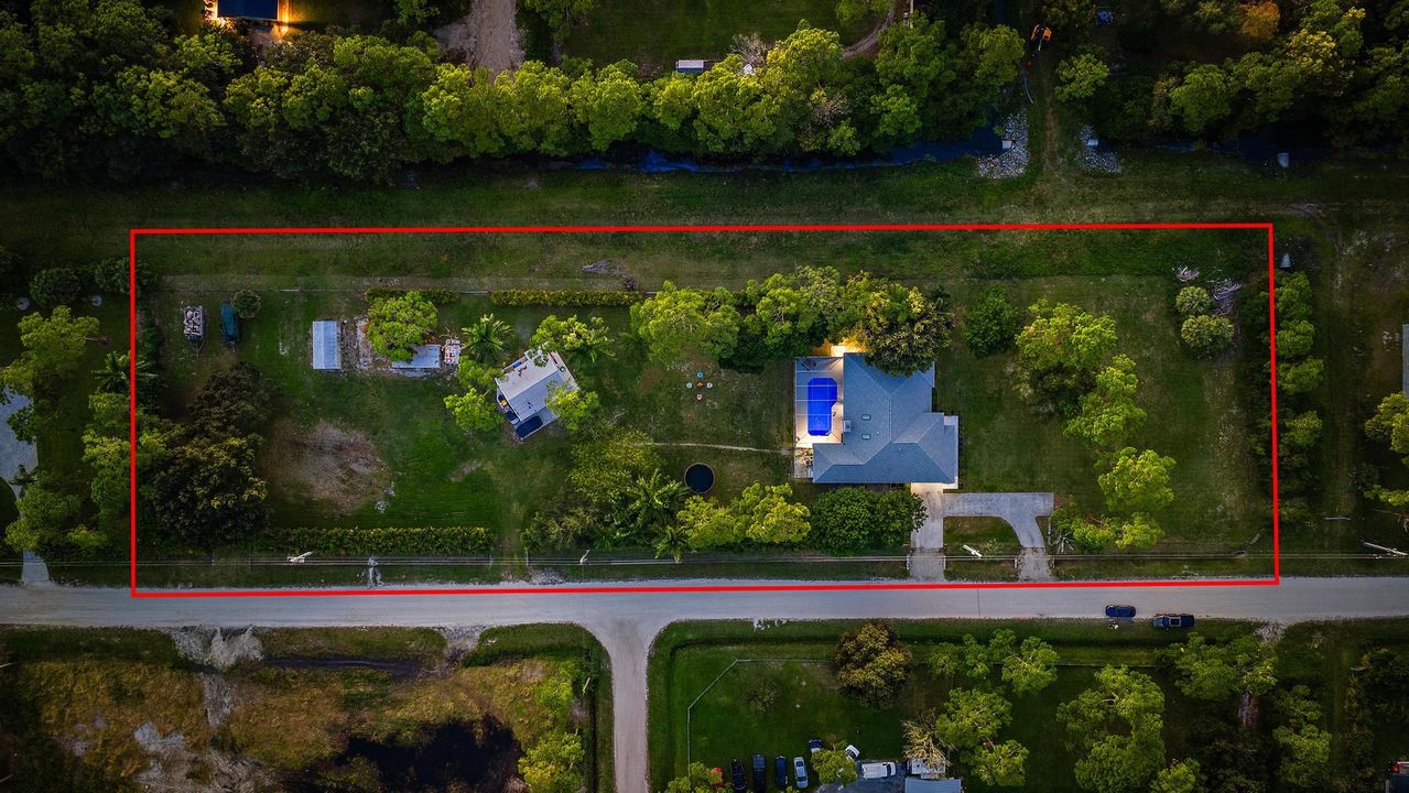 合同活跃: $1,235,000 (4 贝兹, 3 浴室, 2312 平方英尺)