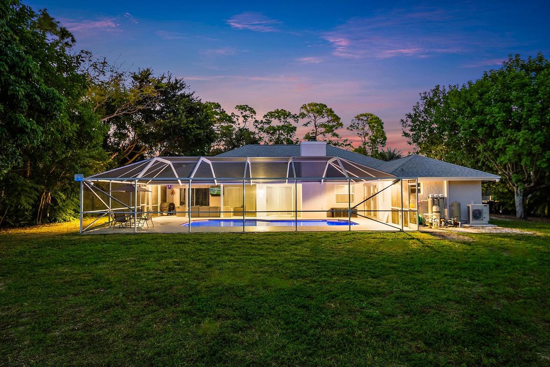 合同活跃: $1,235,000 (4 贝兹, 3 浴室, 2312 平方英尺)