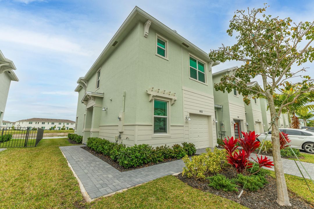 На продажу: $385,000 (3 спален, 2 ванн, 1821 Квадратных фут)