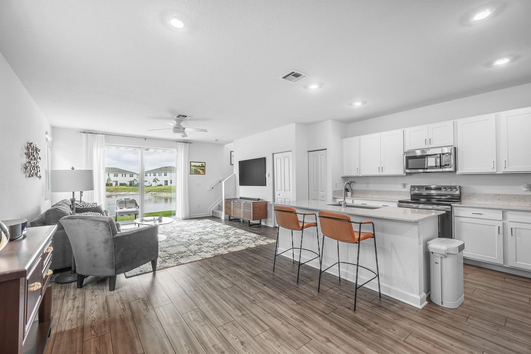 На продажу: $385,000 (3 спален, 2 ванн, 1821 Квадратных фут)