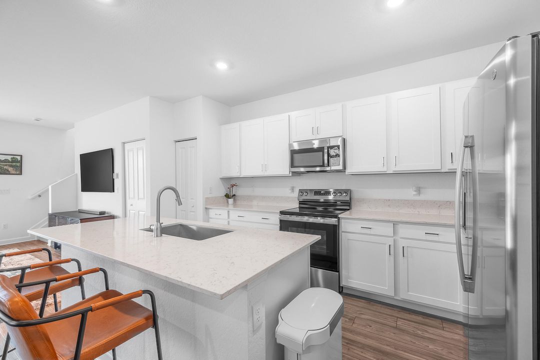 На продажу: $385,000 (3 спален, 2 ванн, 1821 Квадратных фут)