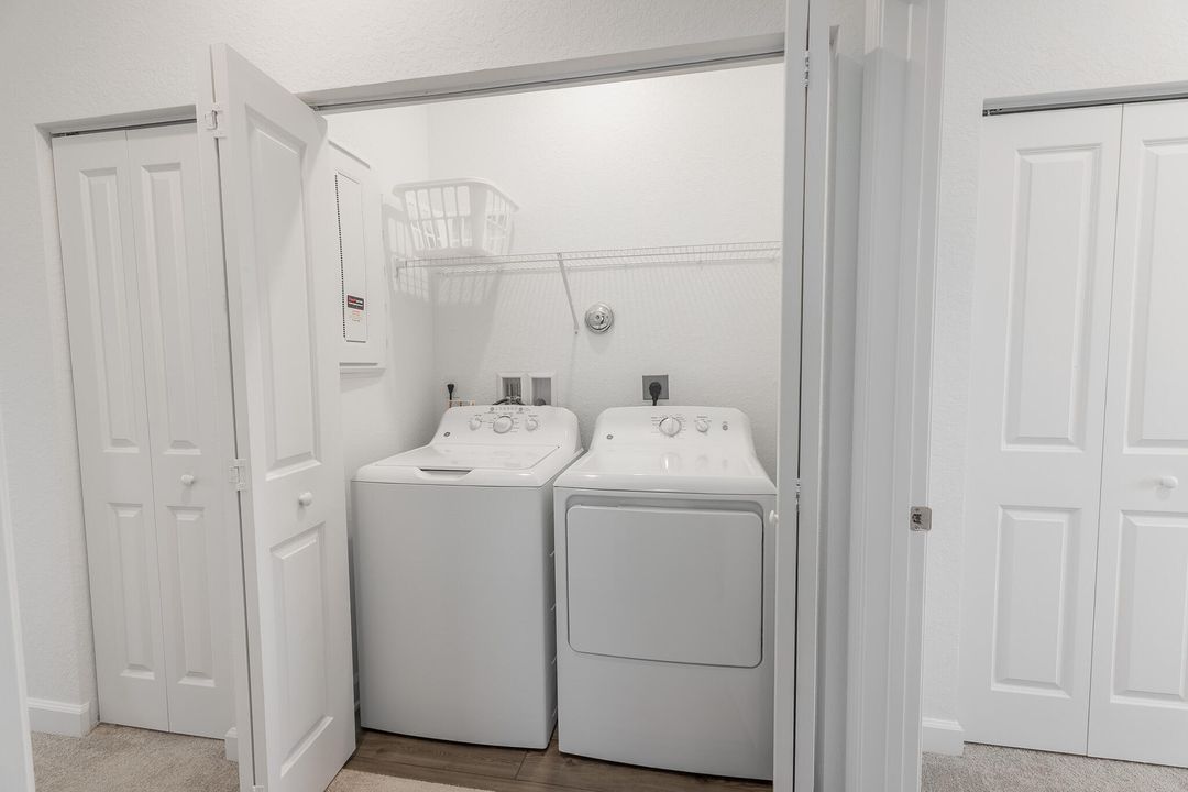 На продажу: $385,000 (3 спален, 2 ванн, 1821 Квадратных фут)