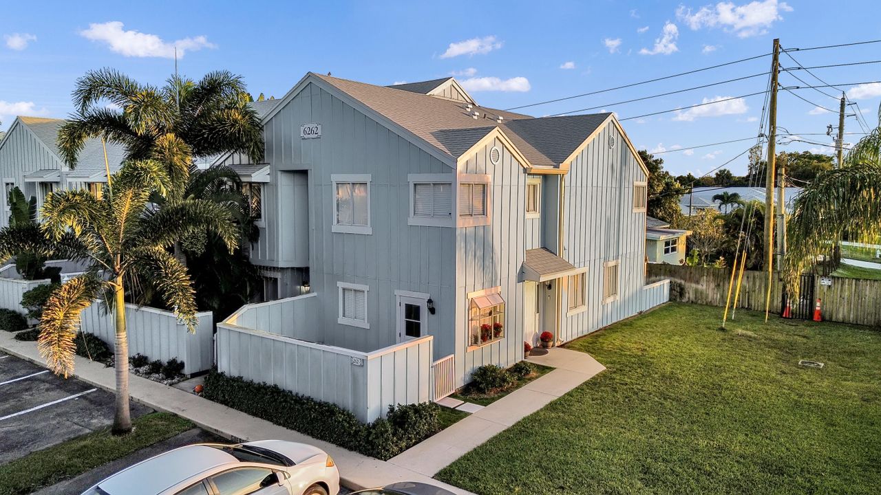 For Sale: $360,000 (2 beds, 2 baths, 1254 Square Feet)