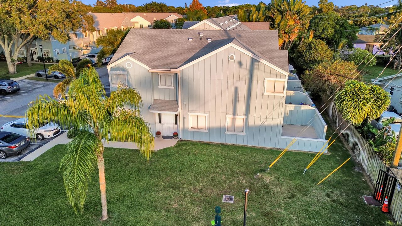 For Sale: $360,000 (2 beds, 2 baths, 1254 Square Feet)