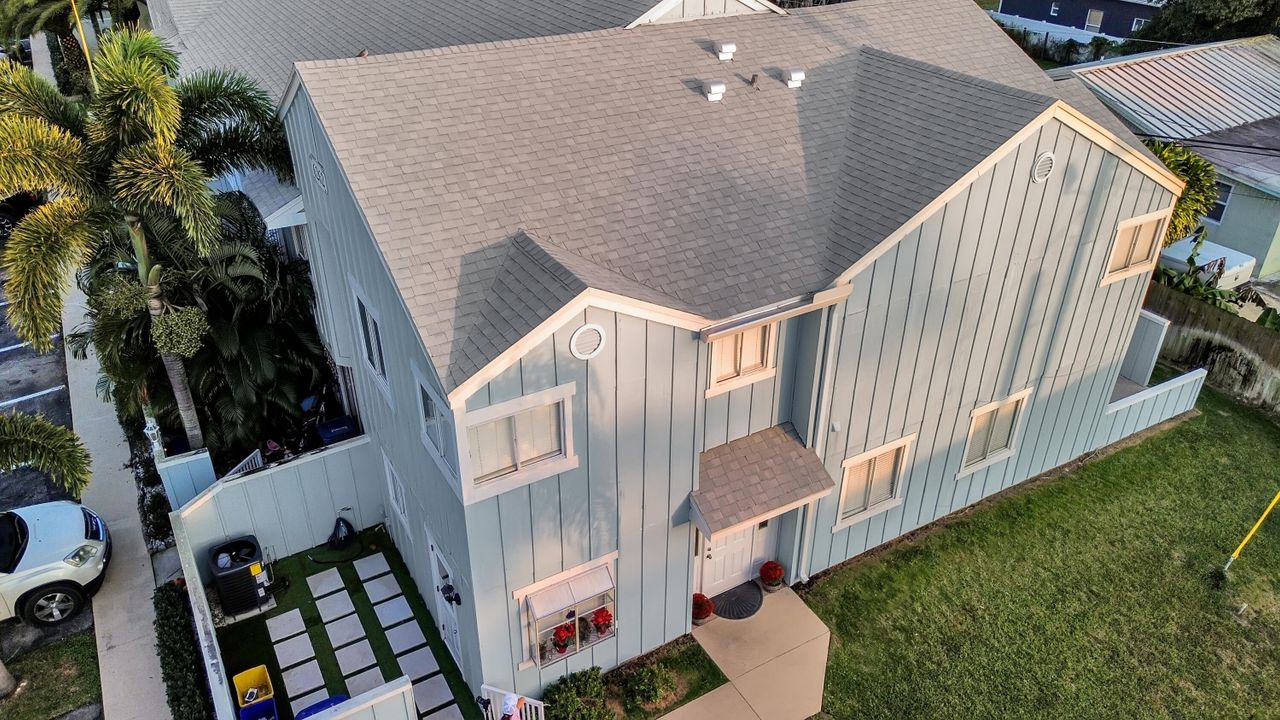 For Sale: $360,000 (2 beds, 2 baths, 1254 Square Feet)