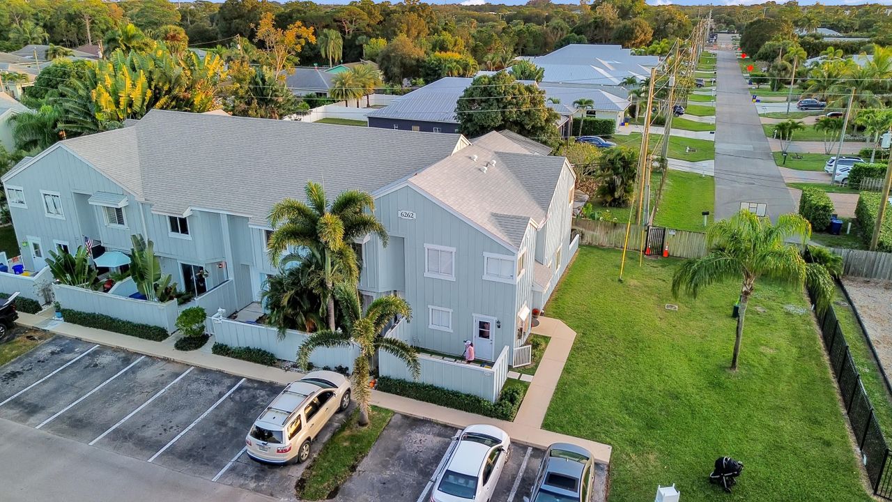 For Sale: $360,000 (2 beds, 2 baths, 1254 Square Feet)