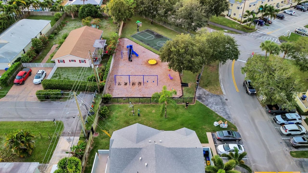 For Sale: $360,000 (2 beds, 2 baths, 1254 Square Feet)