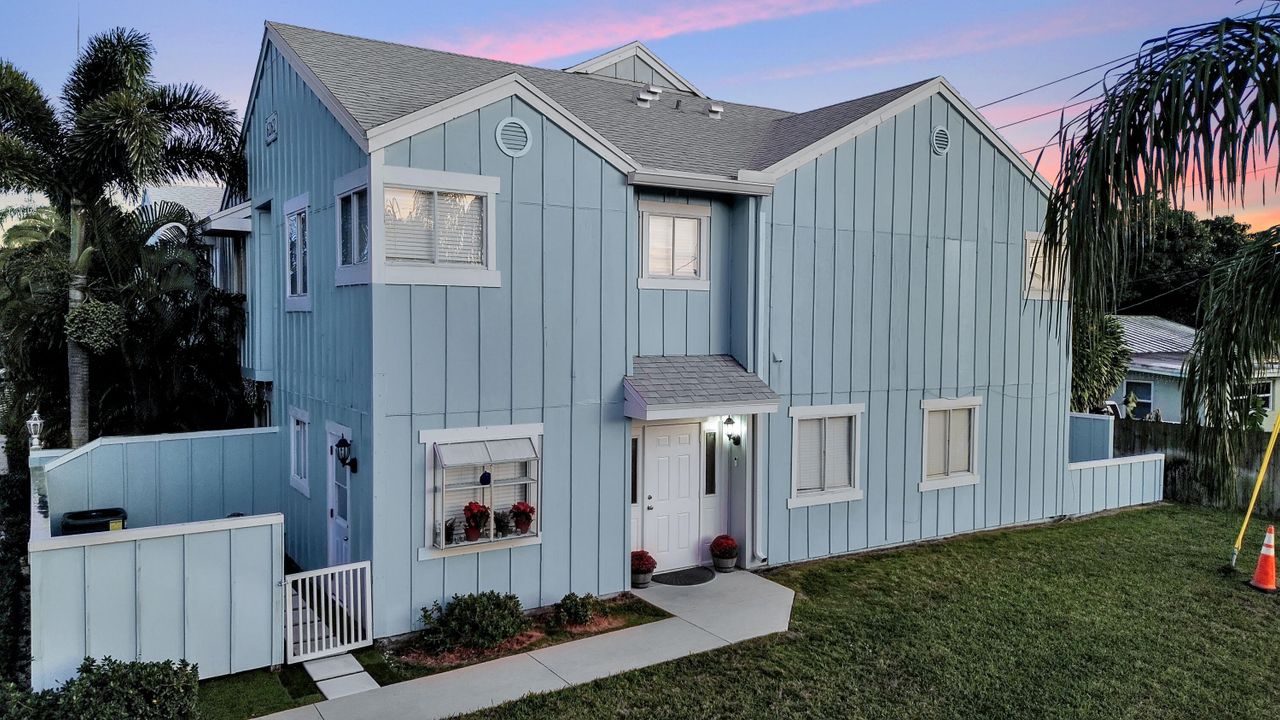 For Sale: $360,000 (2 beds, 2 baths, 1254 Square Feet)