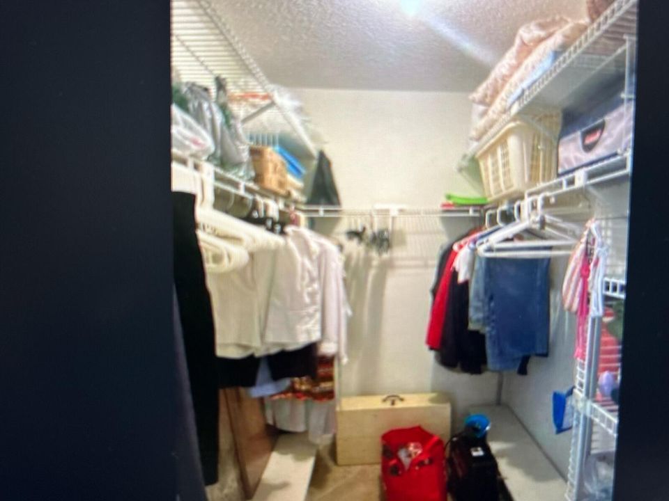 For Sale: $195,000 (2 beds, 2 baths, 1017 Square Feet)