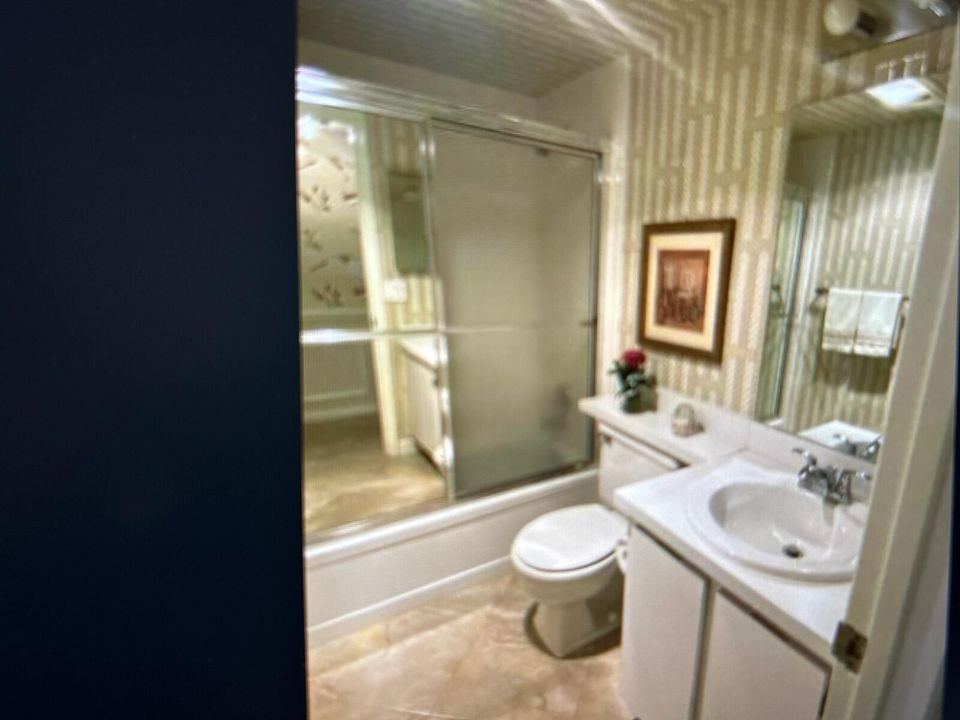 For Sale: $195,000 (2 beds, 2 baths, 1017 Square Feet)