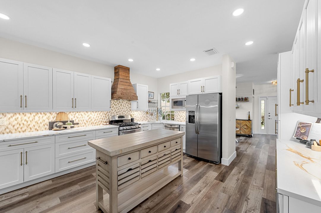 For Sale: $869,999 (3 beds, 2 baths, 2093 Square Feet)