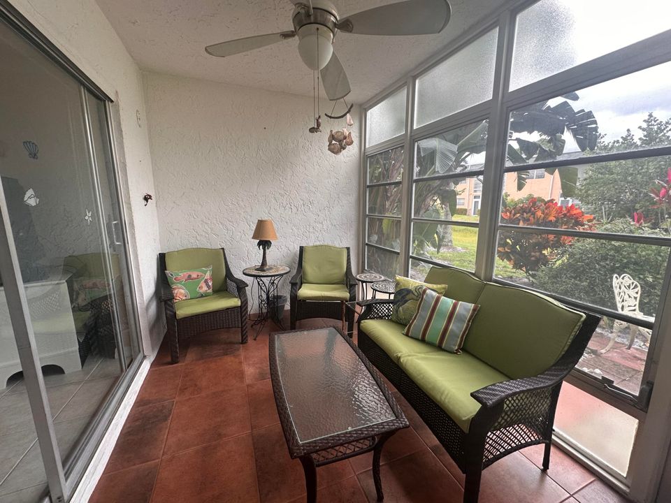 For Rent: $2,800 (2 beds, 2 baths, 1044 Square Feet)