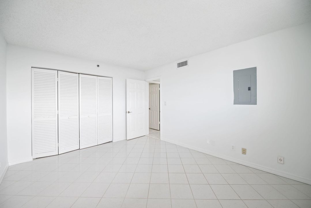 На продажу: $770,000 (2 спален, 2 ванн, 1295 Квадратных фут)