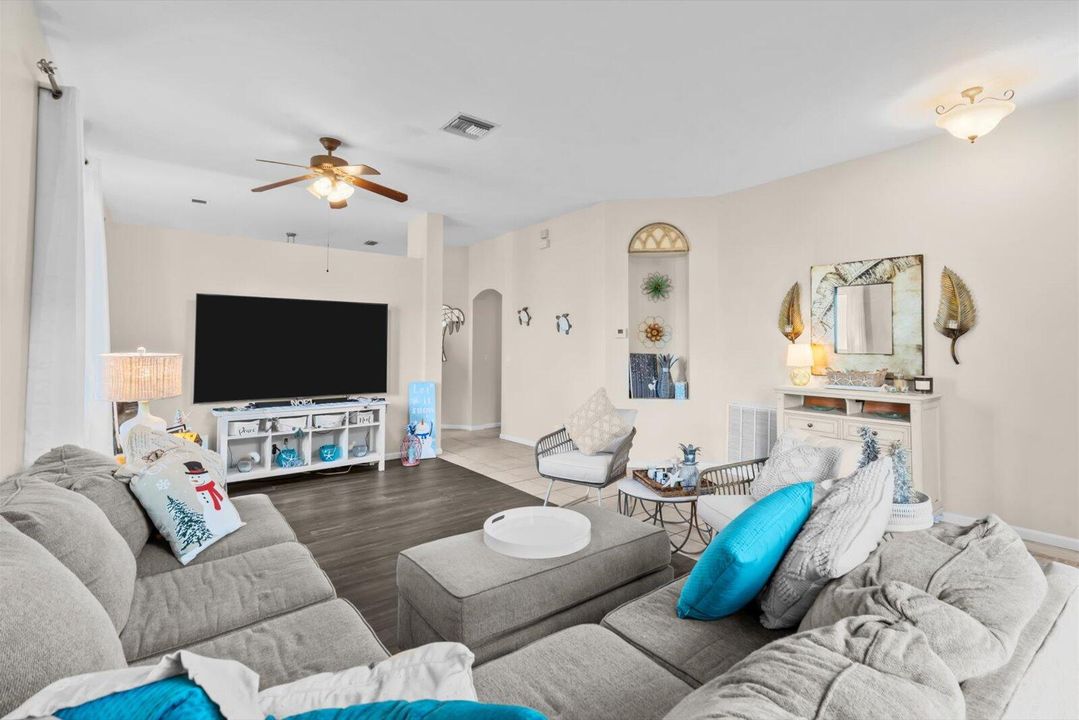 В аренду: $3,500 (3 спален, 2 ванн, 1670 Квадратных фут)