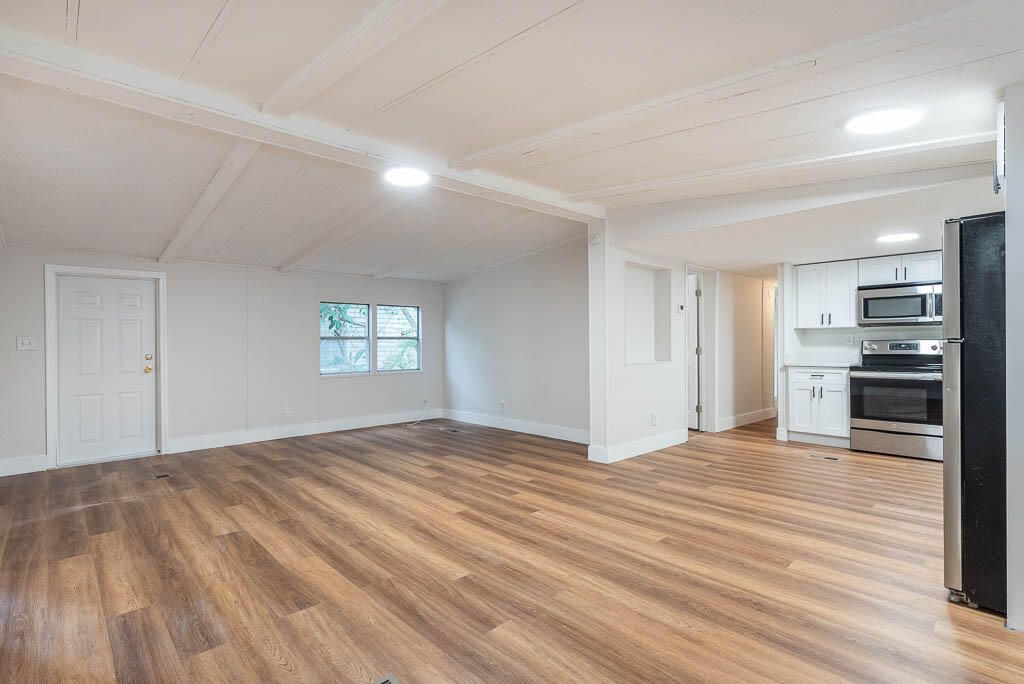 For Rent: $2,750 (4 beds, 2 baths, 1344 Square Feet)