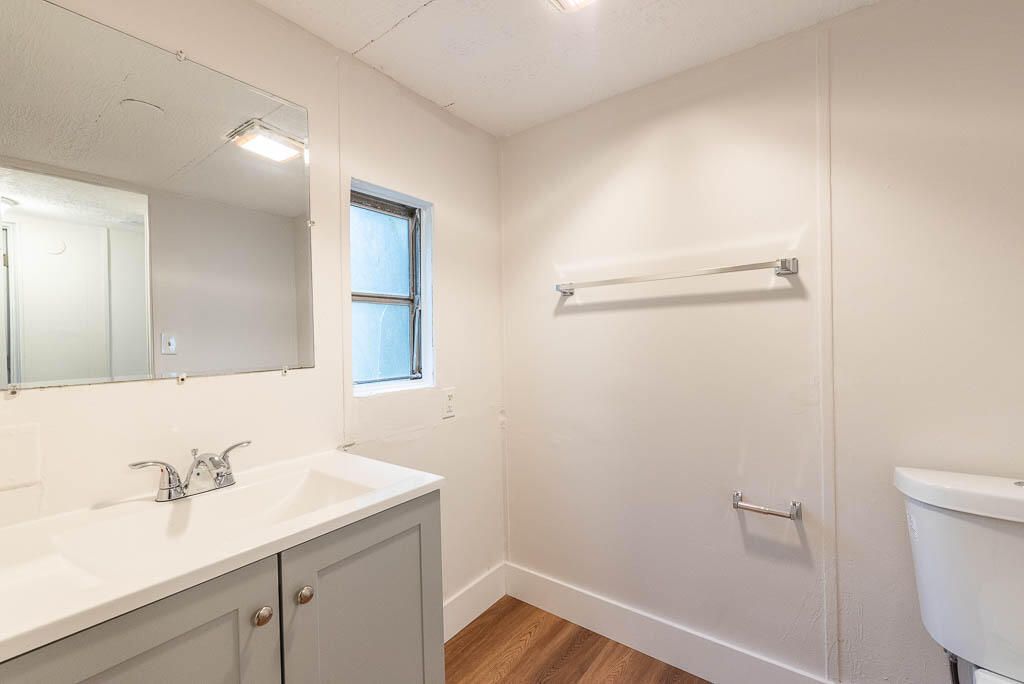 For Rent: $2,750 (4 beds, 2 baths, 1344 Square Feet)