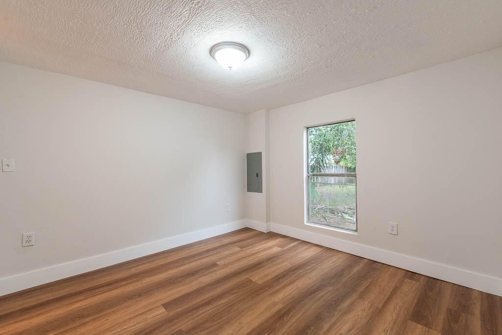 For Rent: $2,750 (4 beds, 2 baths, 1344 Square Feet)