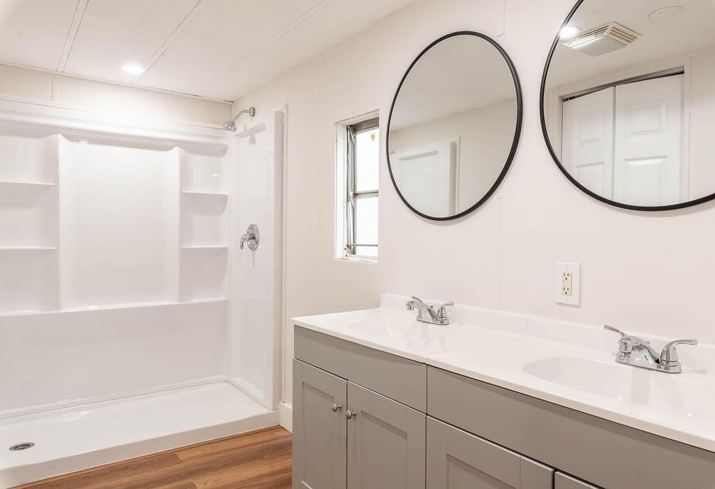 For Rent: $2,750 (4 beds, 2 baths, 1344 Square Feet)