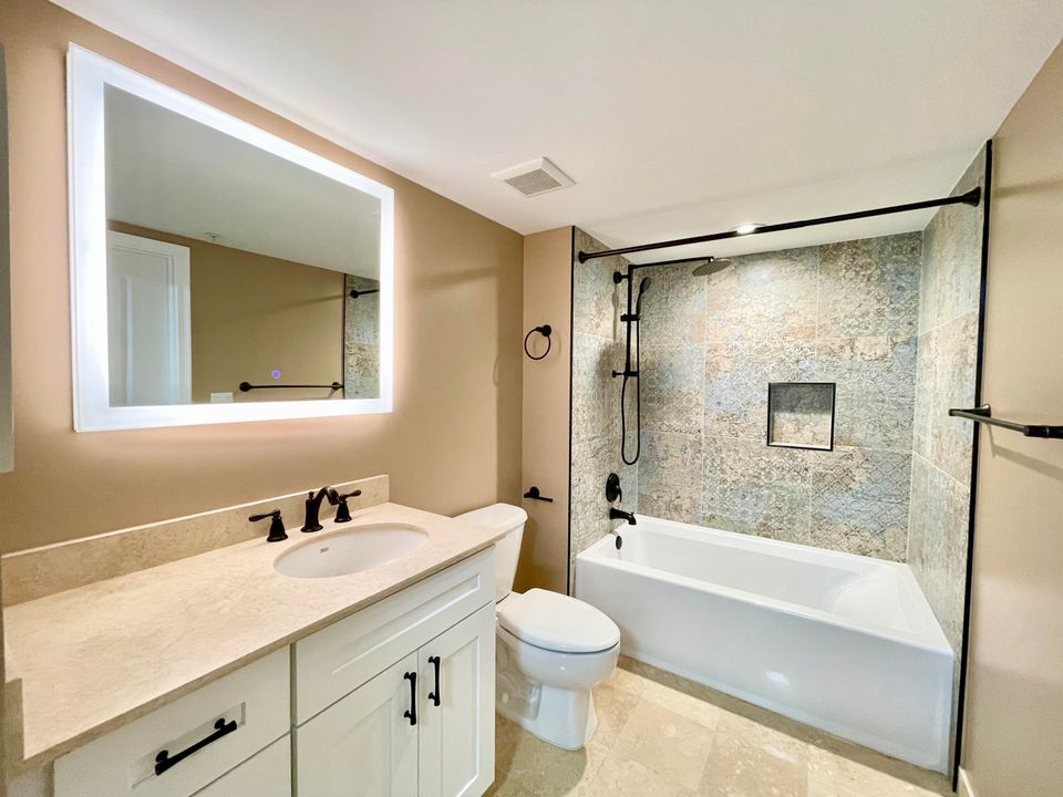 出租: $3,900 (1 贝兹, 1 浴室, 890 平方英尺)